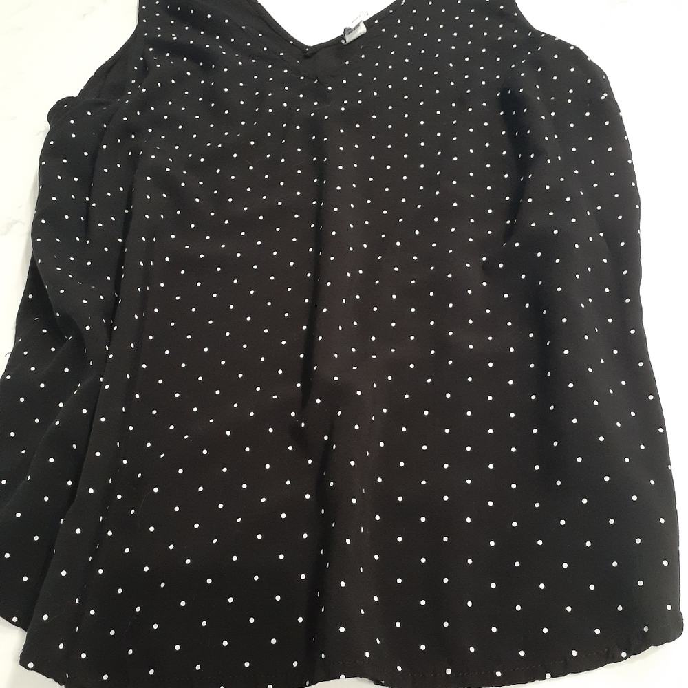 Old Navy sleeveless shirt size medium